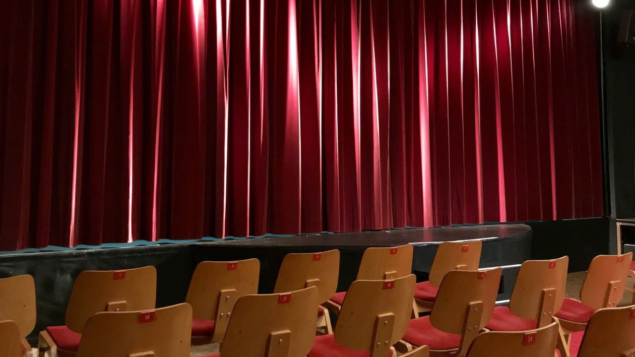 Aperitivo con Delitto al Teatro in Casa: appuntamento nel weekend