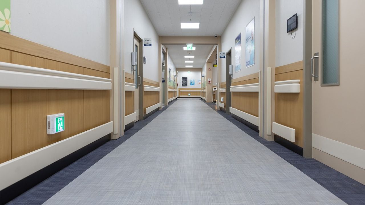Infermiera aggredita al pronto soccorso del Gemelli: arrestato 67enne