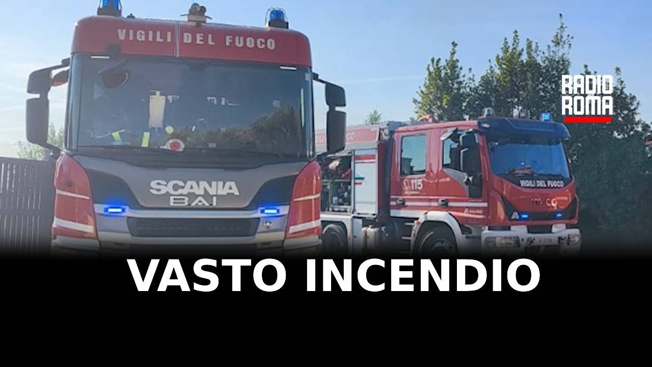 Incendio vicino al Parco Acquatico, centinaia di persone evacuate