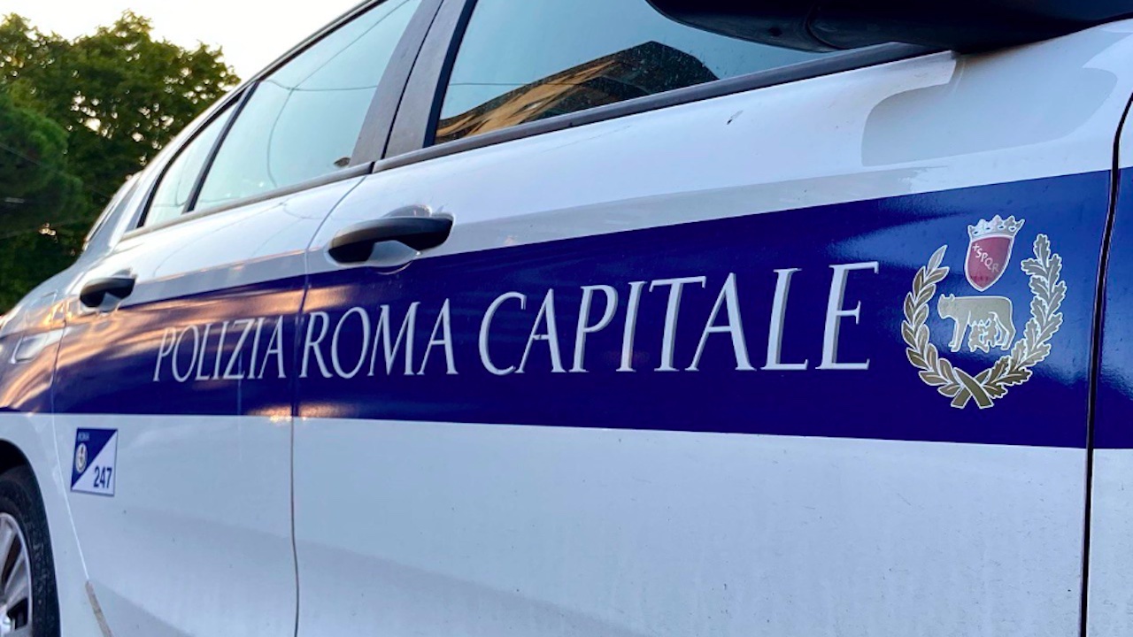 Polizia locale, a scuola di lingua dei segni: al via il corso di formazione