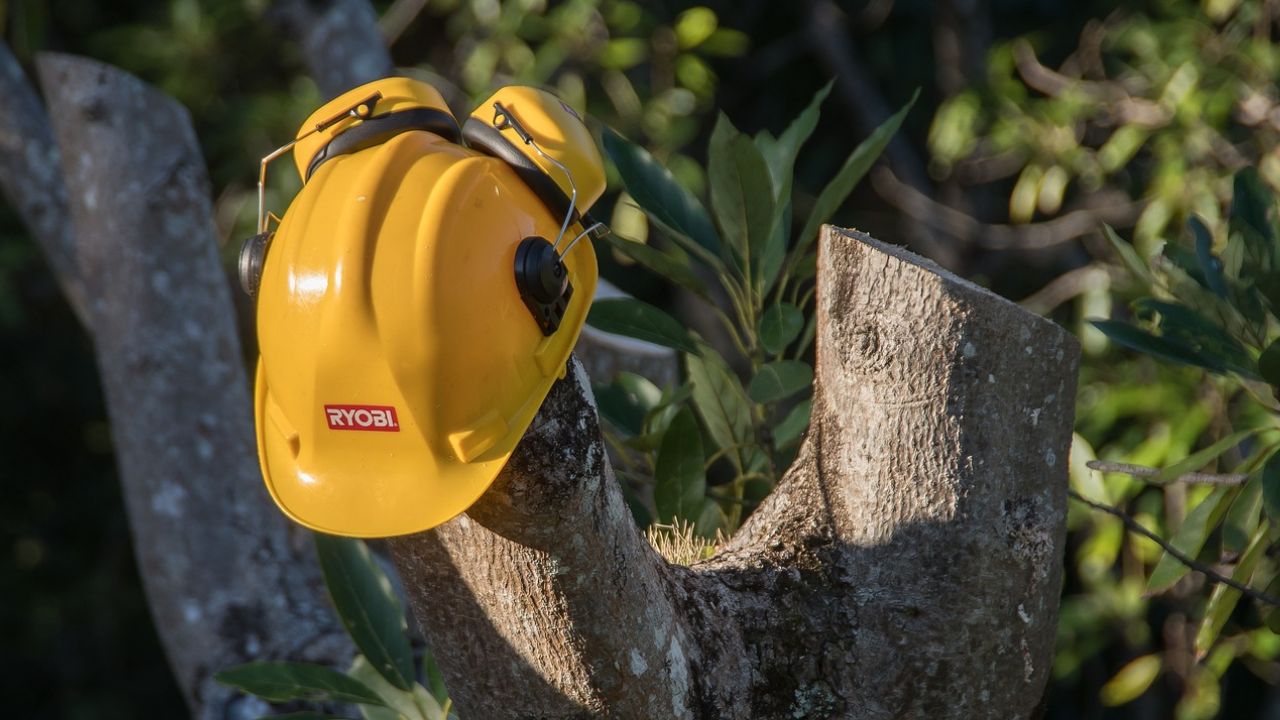 Incidente sul lavoro ad Ariccia: un operaio è grave