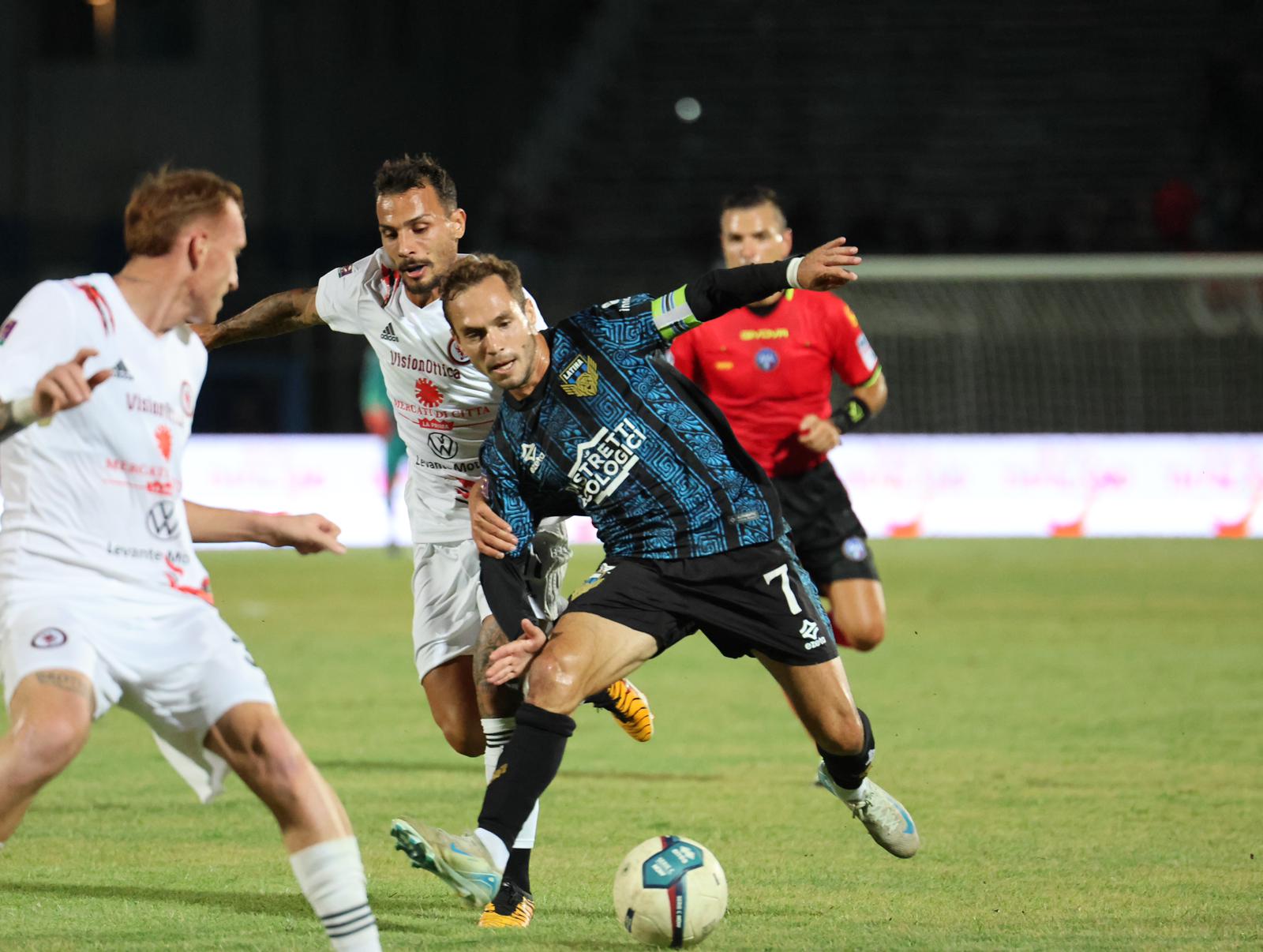 Tra Latina e Foggia, uno scialbo 0 a 0
