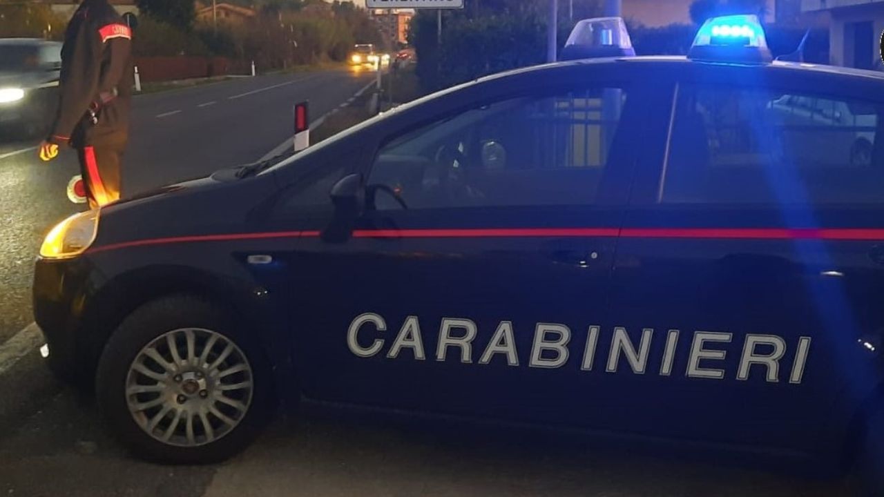 Maxi rissa a Cinecittà: scontro fra bande rivali a colpi di spranga