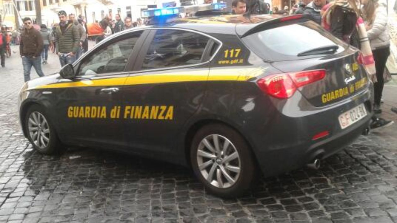 Controlli GdF a Latina, quasi 20mila prodotti dannosi fra cibo scaduto e giocattoli
