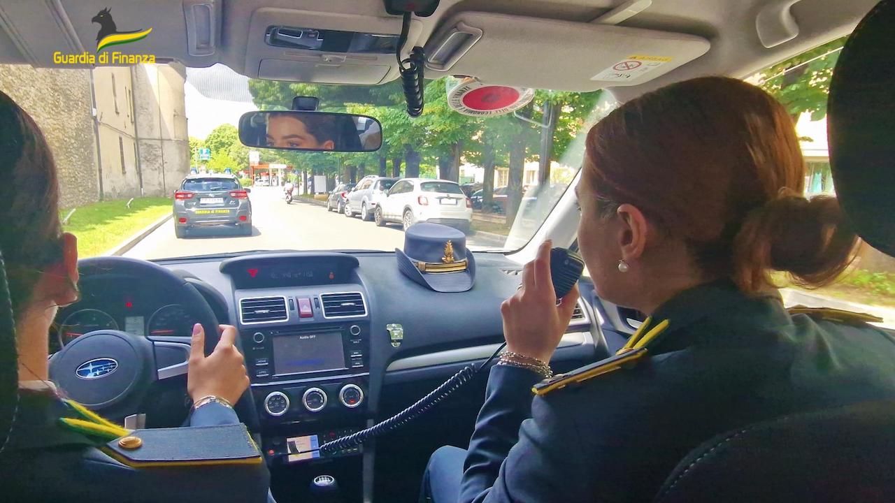 Da Roma a Rieti tenta la truffa del falso finanziere: "trattami bene"