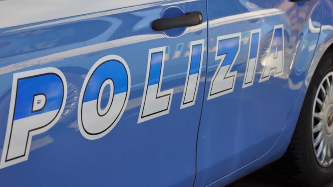 Chiede il biglietto a passeggero bus e viene presa a pugni: verificatrice in ospedale