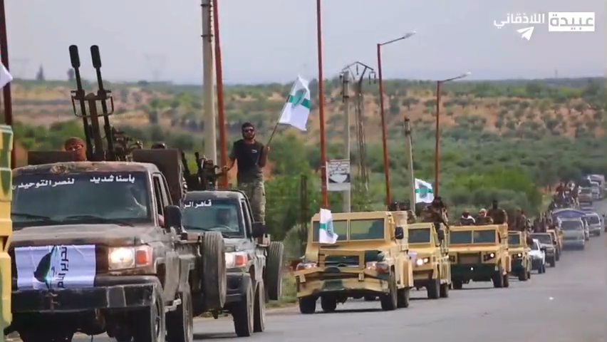 I ribelli sfilano per le strade della Siria