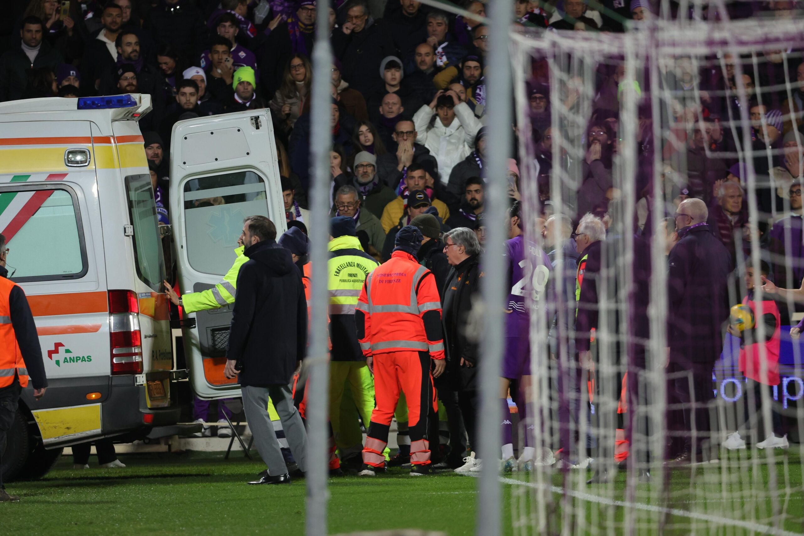 Malore in campo per Bove, rinviata Fiorentina - Inter