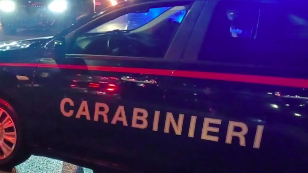Frosinone, rapina finisce a coltellate: 17enne in prognosi riservata