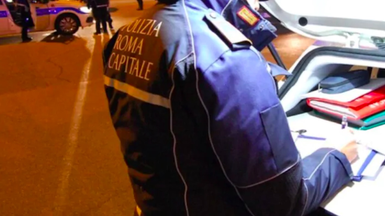 Incidente sulla Pontina a Roma, 53enne muore nello scontro tra due auto: tre feriti