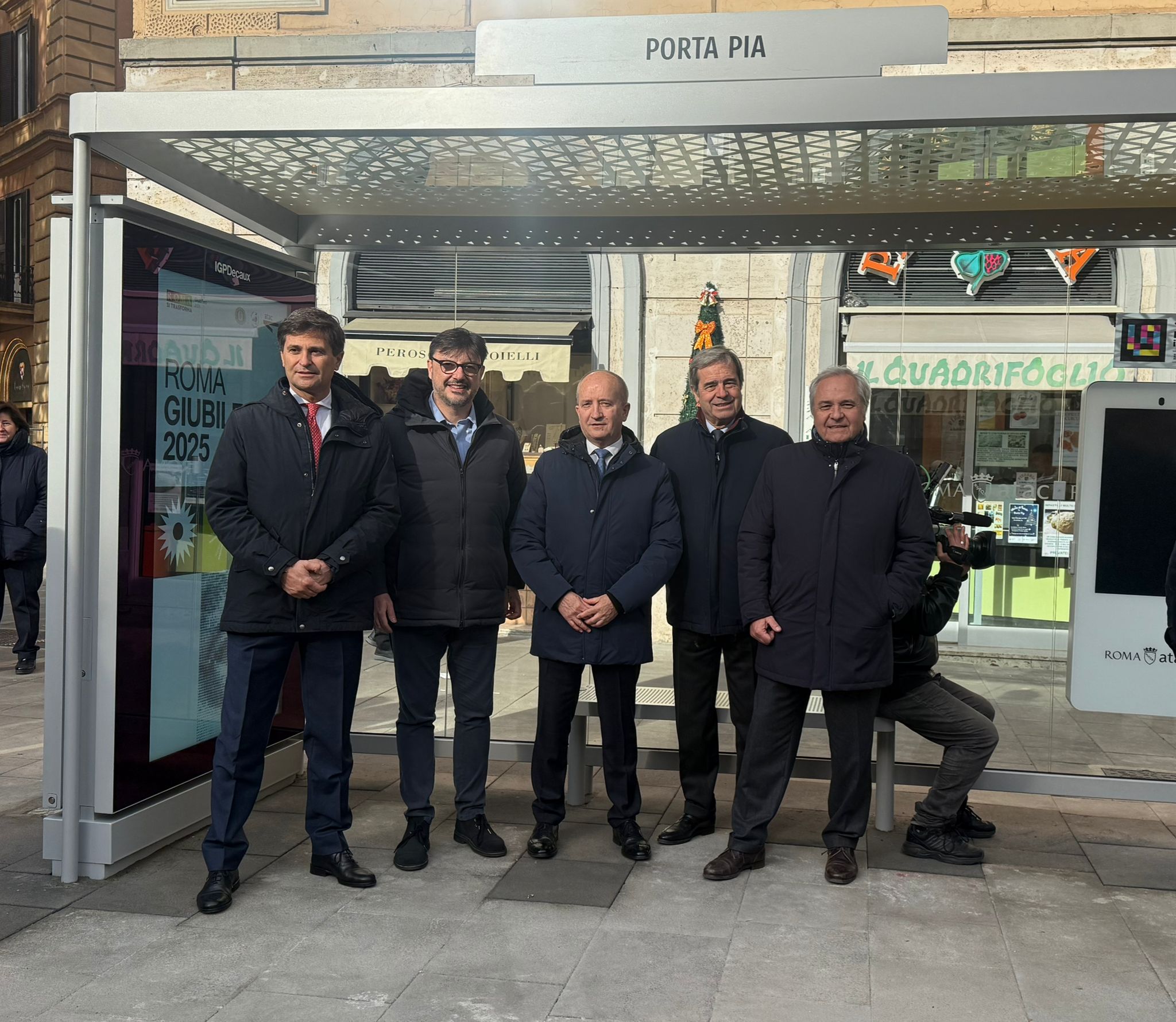 Roma, presentata la prima pensilina smart di Atac