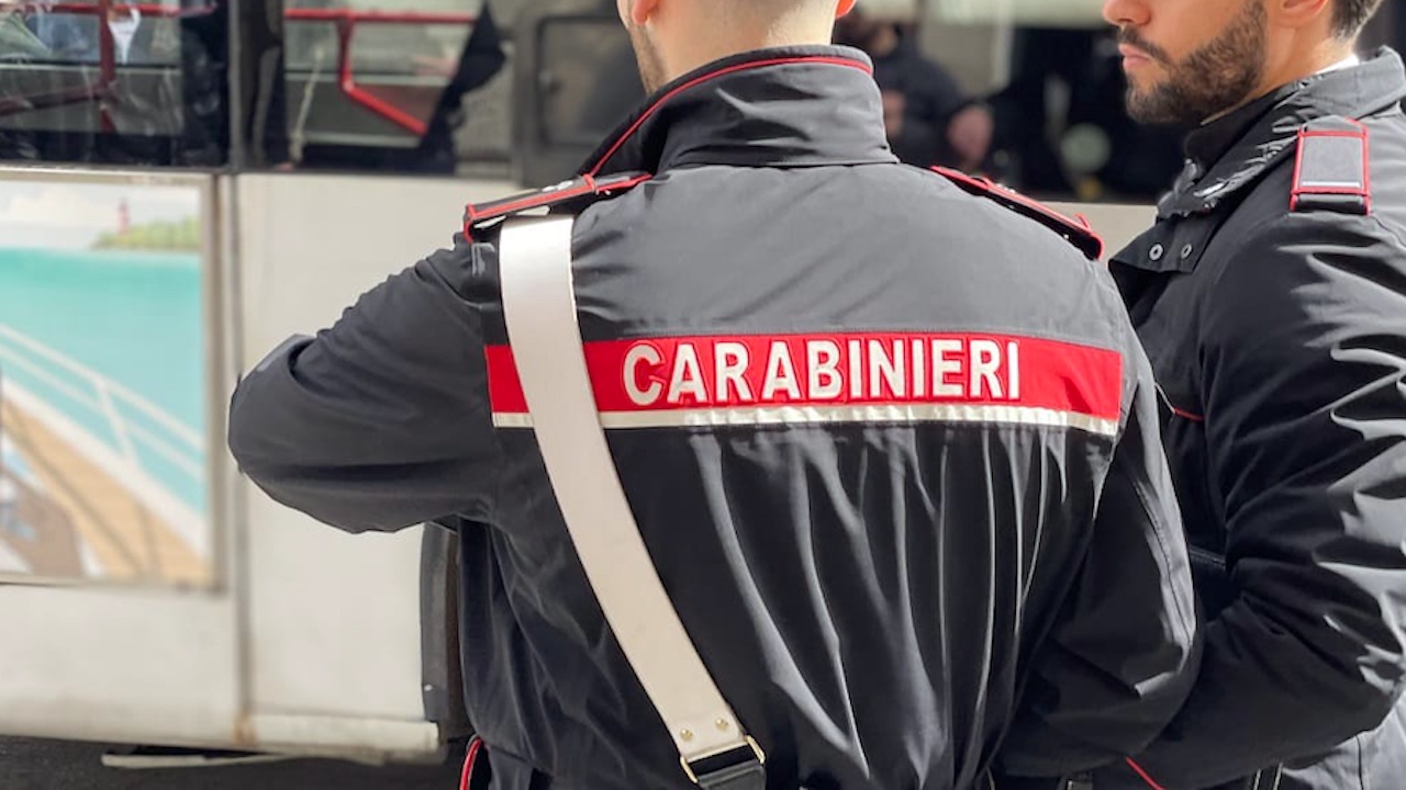 Molesta studentessa sul bus a Roma: 37enne fermato per violenza sessuale