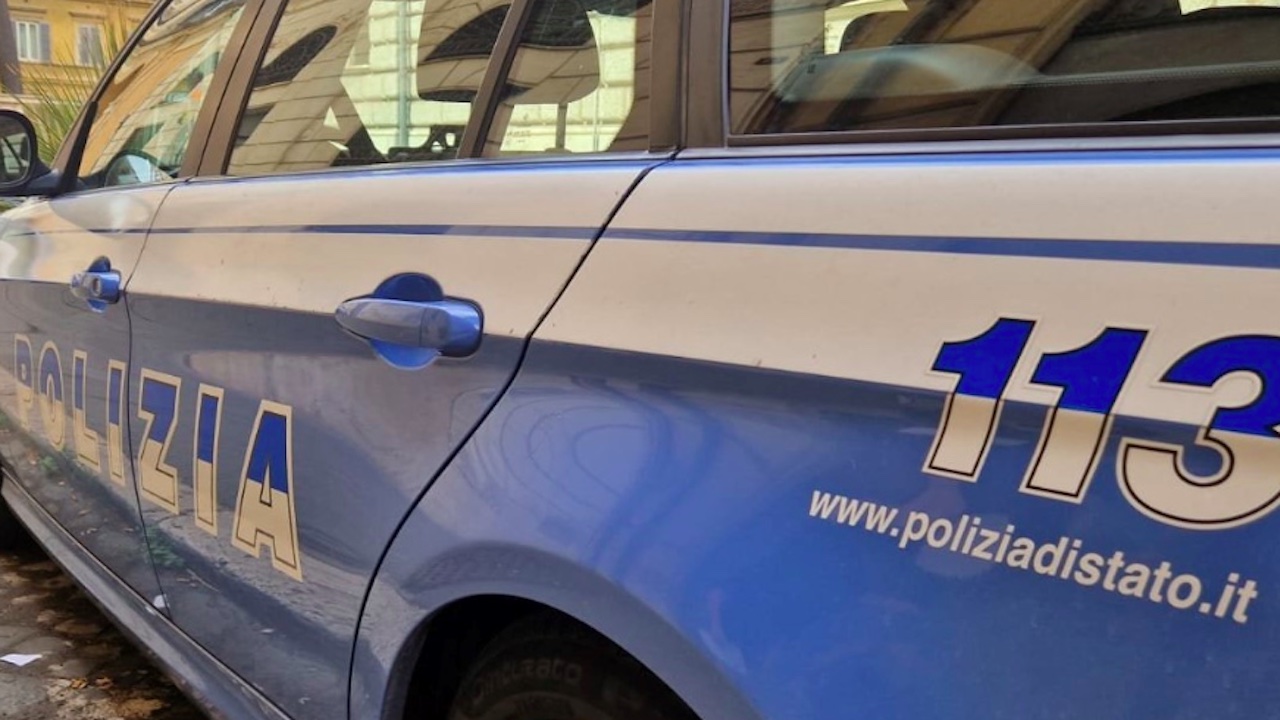 Furto nella notte in liceo a Roma: rubati pc e stampante