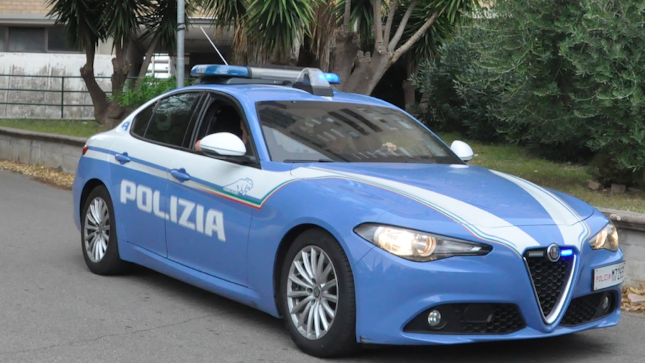 Sul bus senza biglietto aggrediscono controllori: due 17enni denunciati a Latina