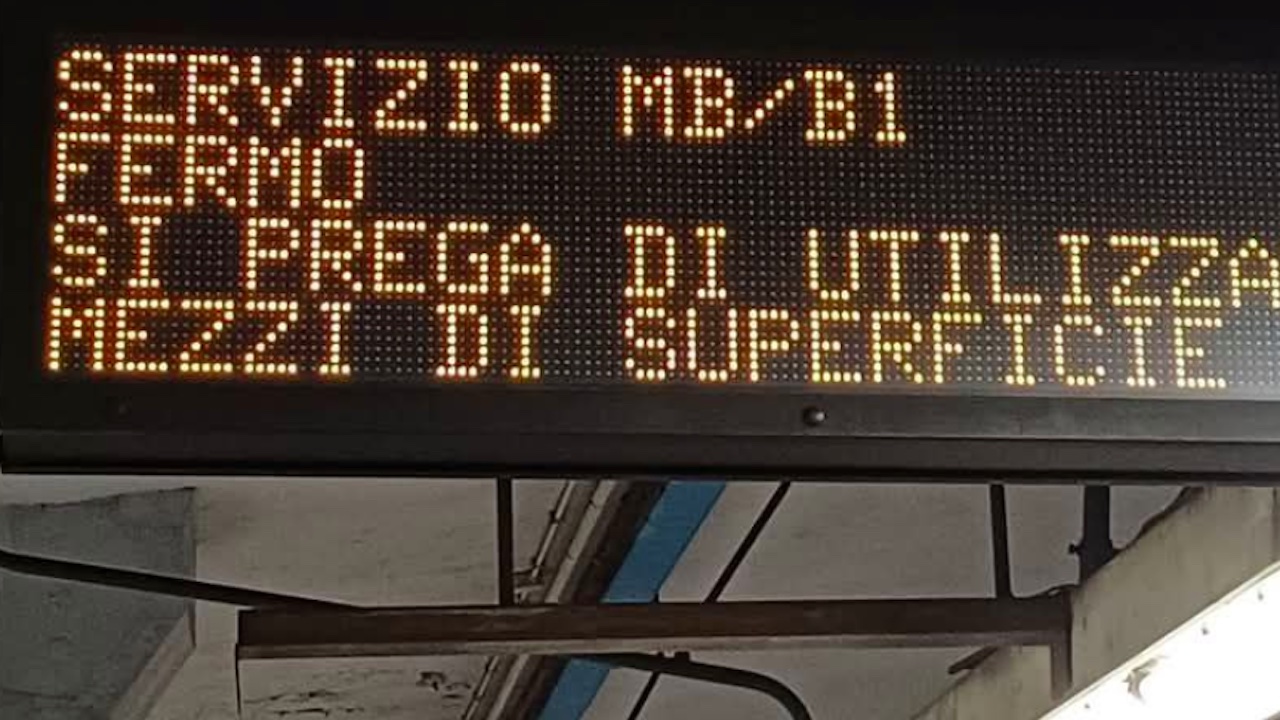 Metro B, servizio sospeso e sostituito da bus per oltre un'ora