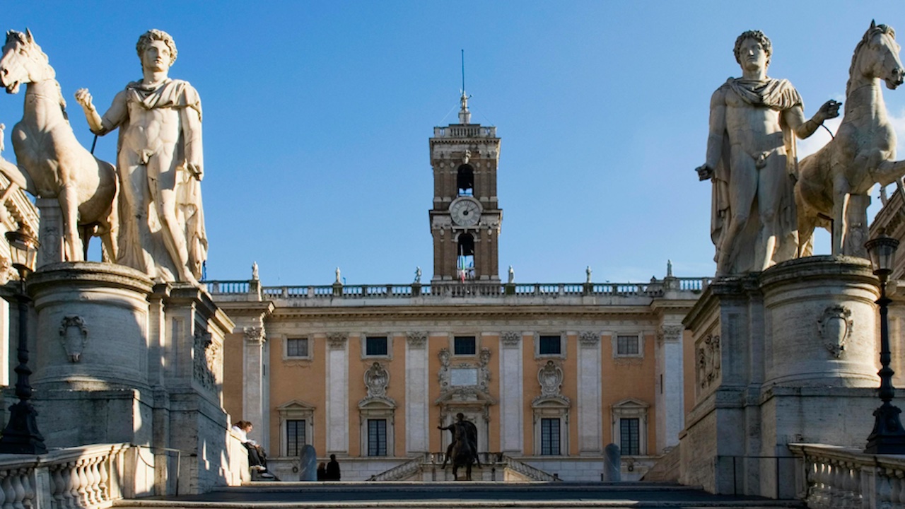 Carta d'identità per i migranti nei Municipi di Roma, arriva il via libera del Campidoglio