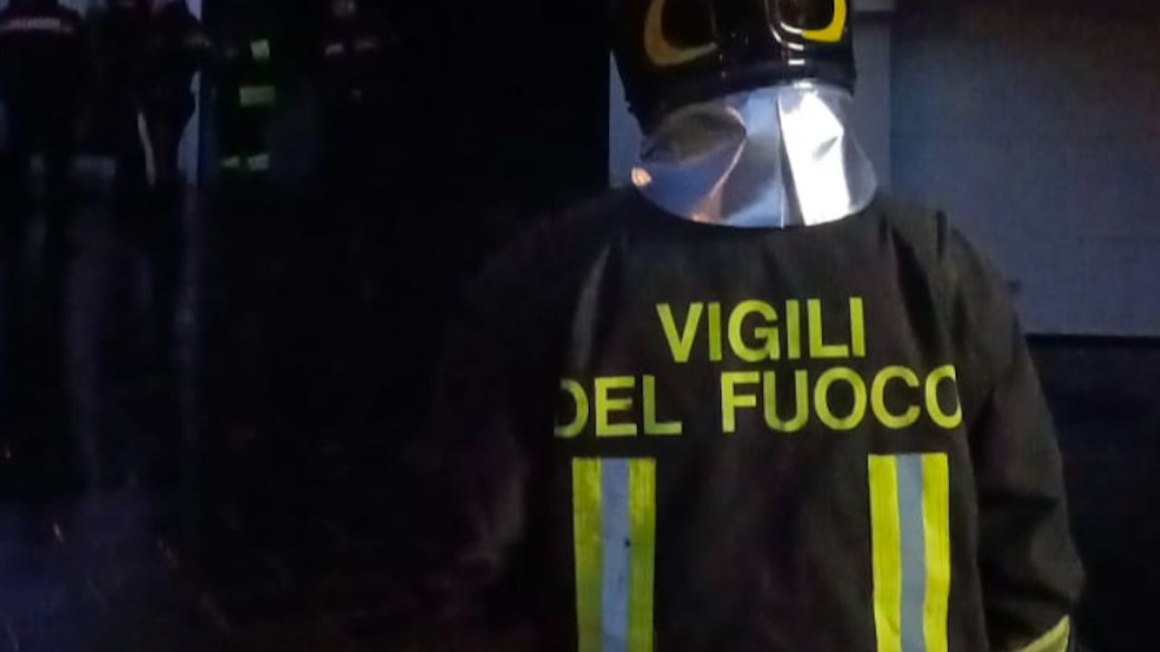 Guidonia Montecelio, incendio in un campo rom: nessun ferito