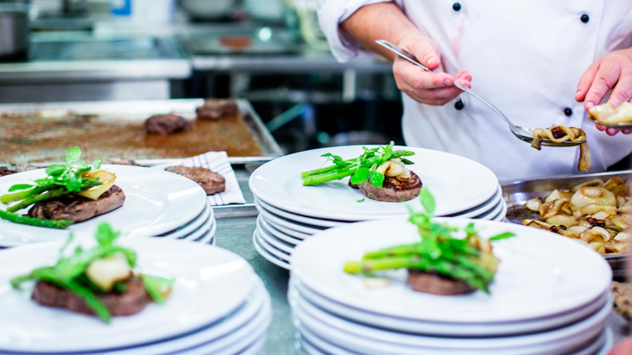 Hotel Romeo a Roma, quanto costa mangiare al ristorante di Alain Ducasse: menù e prezzi