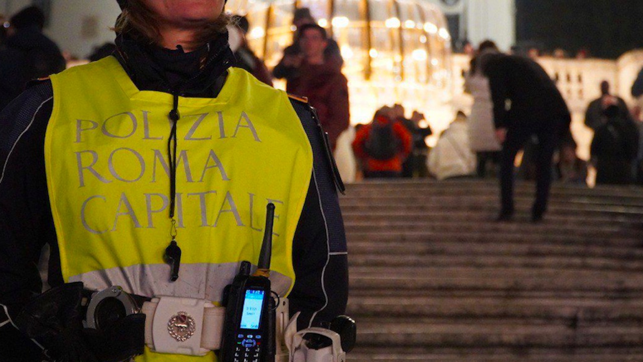 Venditori abusivi nel centro di Roma: in due giorni sequestrati 5mila articoli