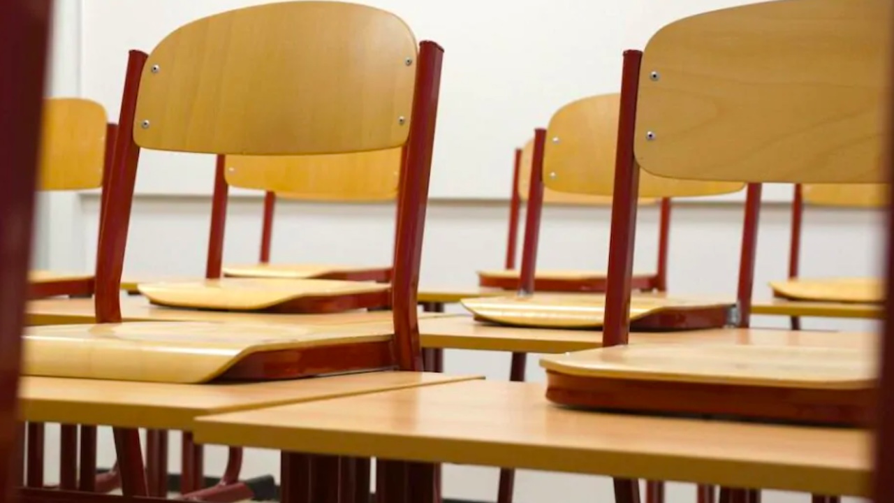 Sospeso studente liceo Roma: foto compagne e prof “svestite” con l’app