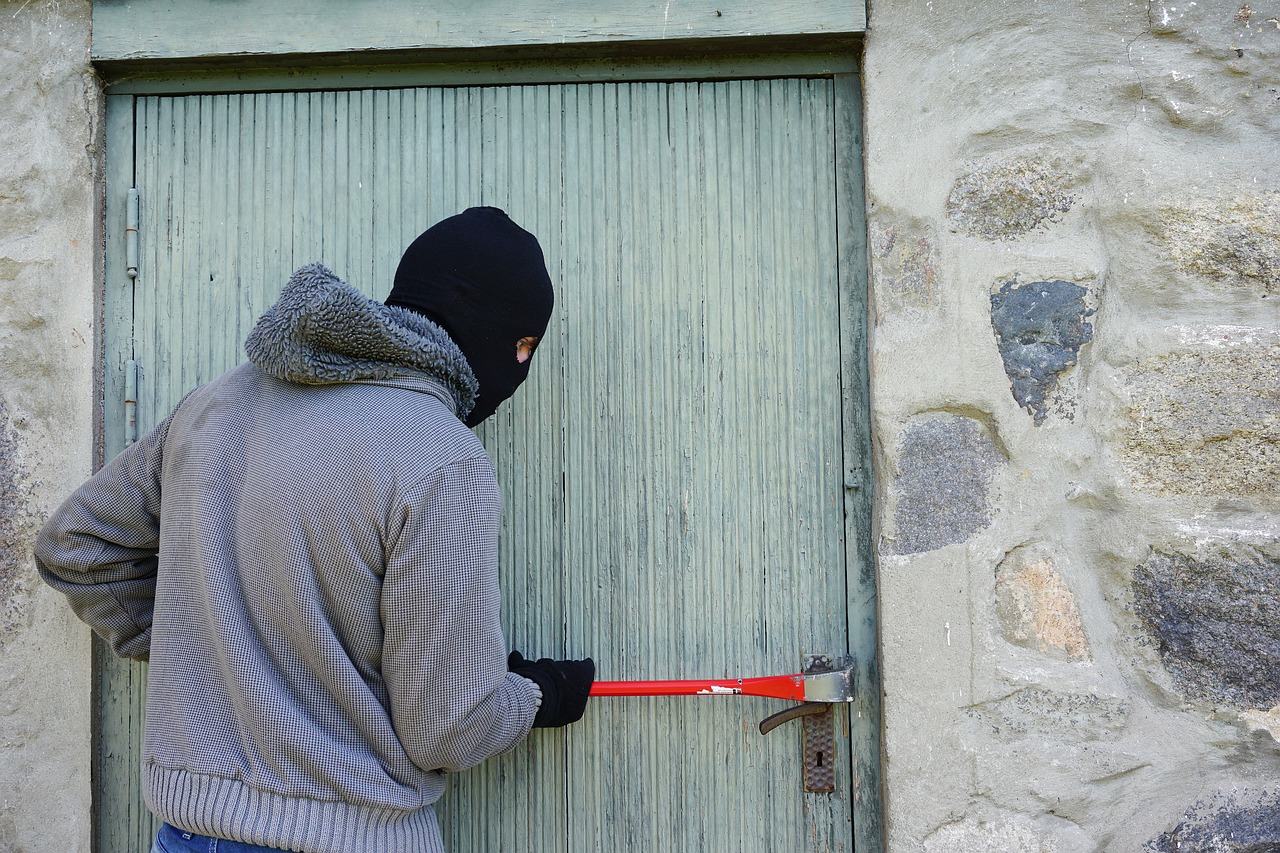 Monteverde Vecchio, rapina in casa di uno studente: 5 arresti