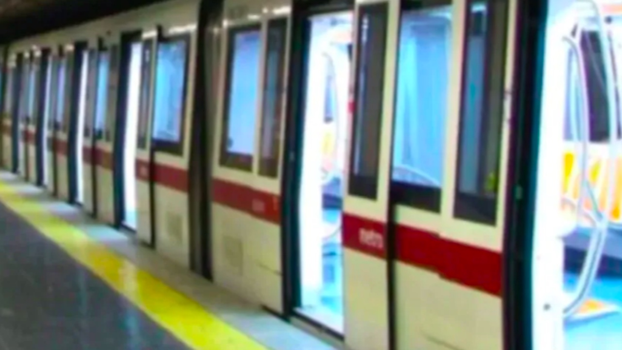 Roma, due writer bloccati: stavano per imbrattare un treno della Linea B