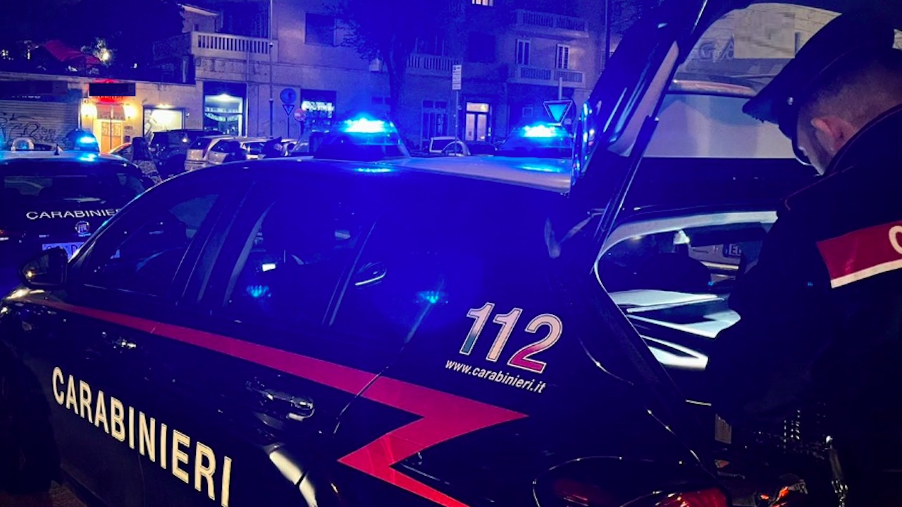 Monterotondo, droga e coltelli in macchina: due arresti e tre denunce