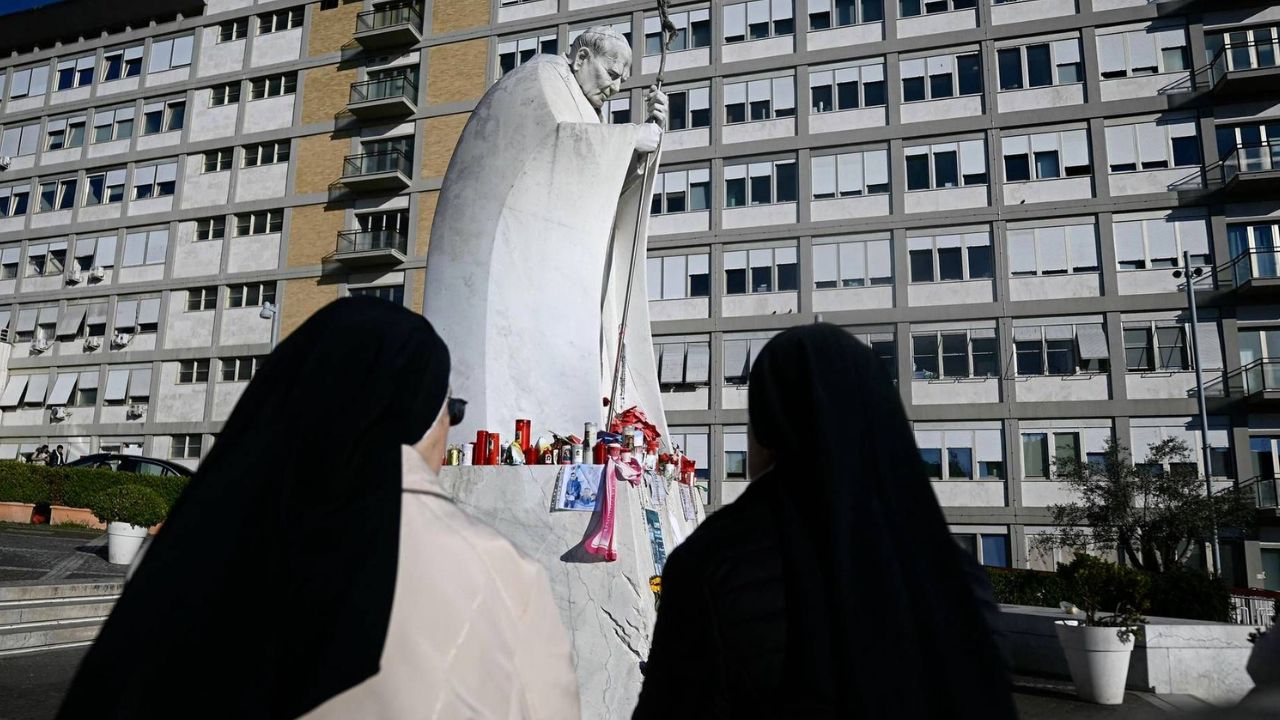 Papa Francesco peggiora: ieri sera due crisi respiratorie