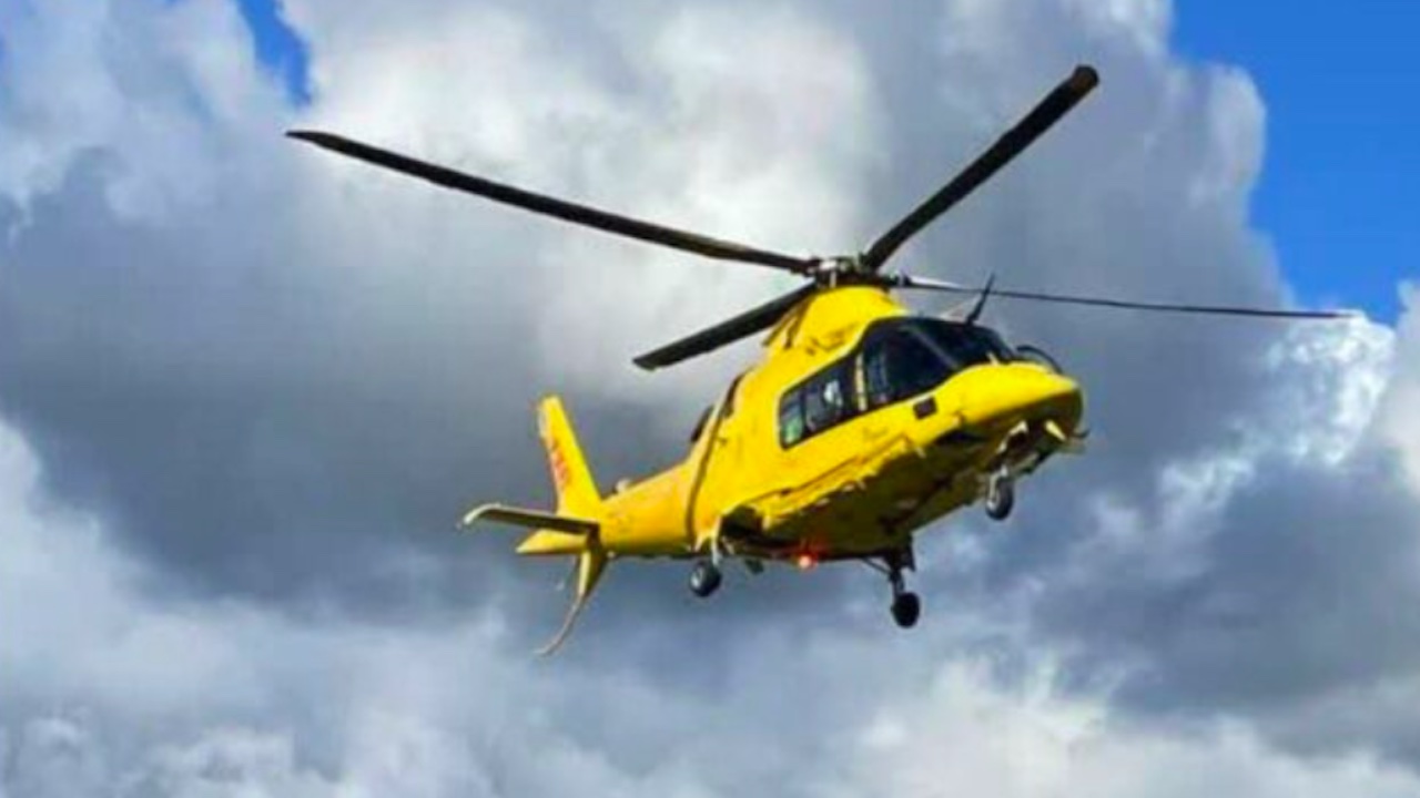 A1, pullman con studenti finisce contro la segnaletica: ragazzo elitrasportato a Roma
