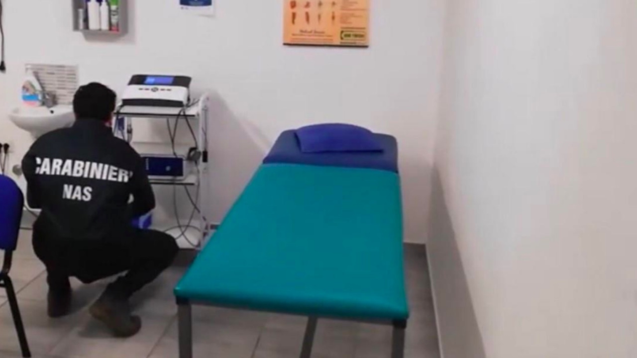 Filler e botox senza abilitazione medica: chiuso centro estetico abusivo a Latina