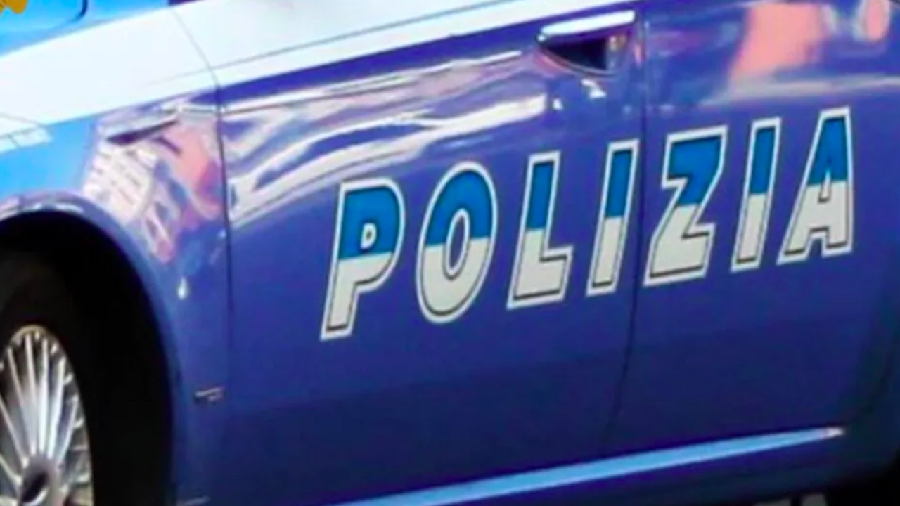 Giallo a Ladispoli, cadavere trovato nel bagno chimico