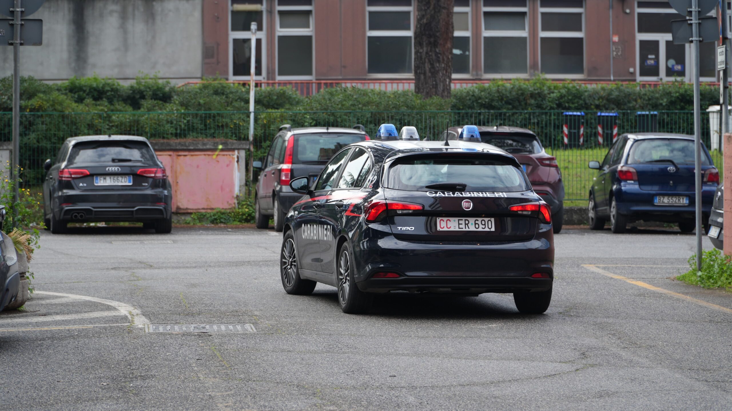 Vede la pattuglia e scappa, inseguimento al Quarticciolo: arrestato 55enne
