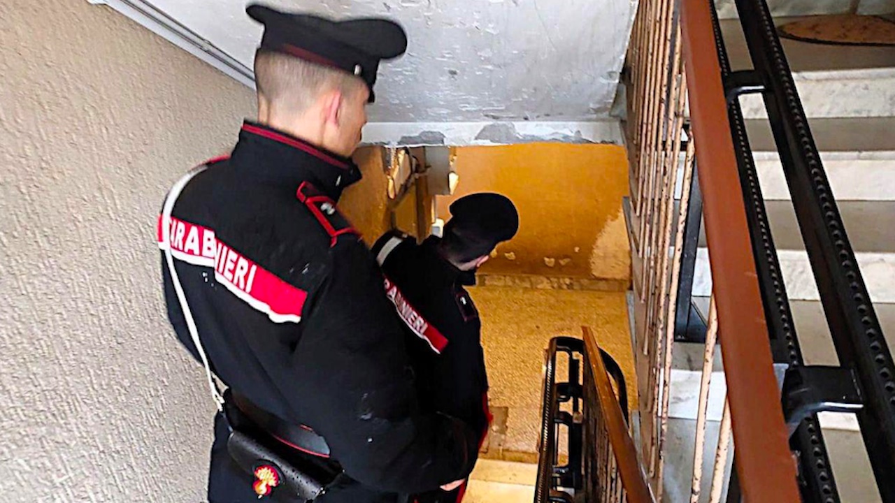 Blitz a Ciampino, controlli a tappeto nelle case popolari: 5 abusivi