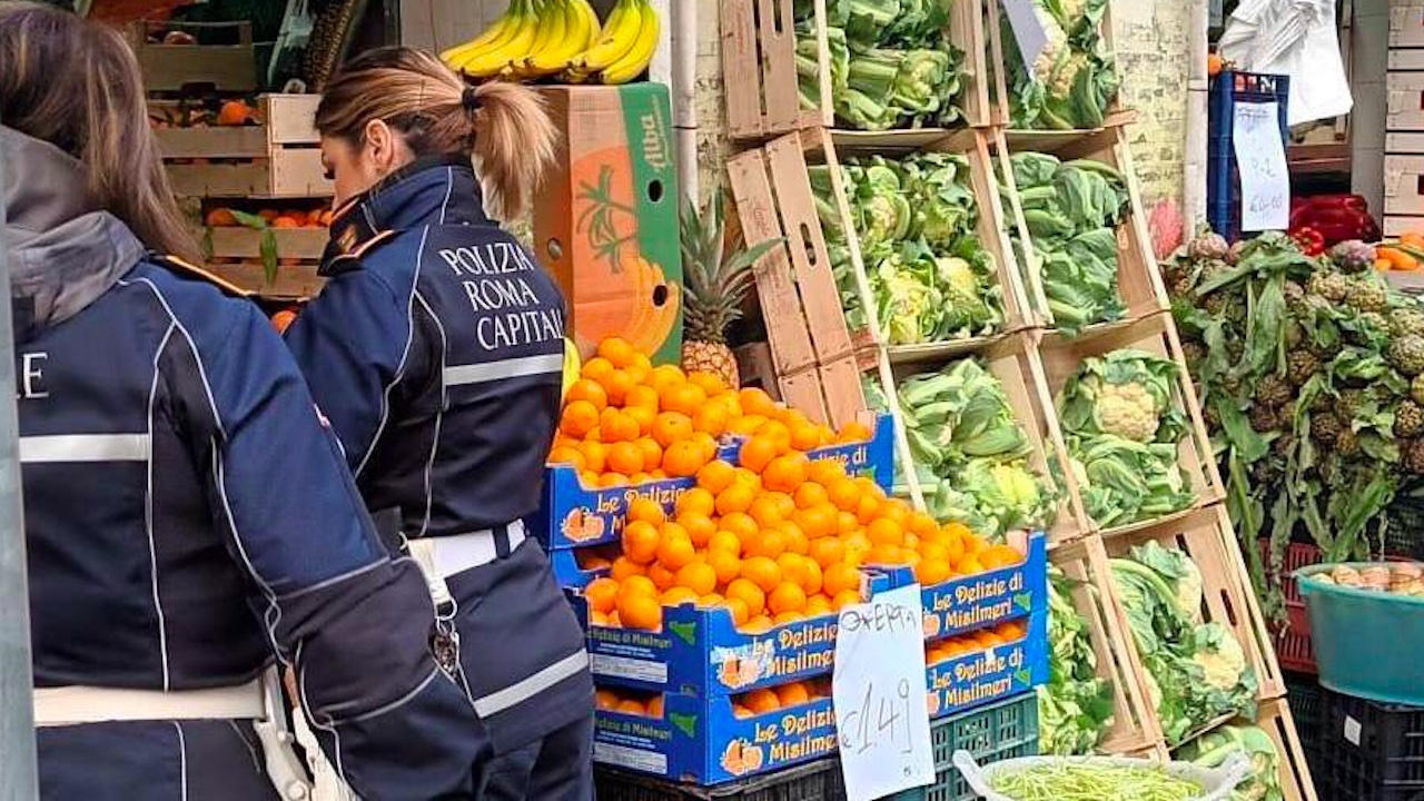 Controlli minimarket e frutterie tra Prati e Trionfale: sequestrati 70 kg di merce