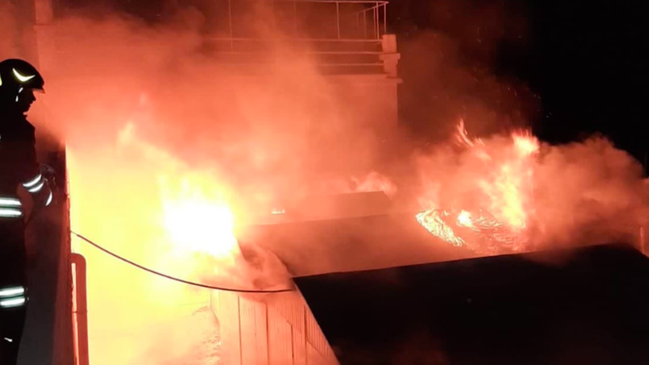 "Ho un chip nella testa", indagini su incendi Ostia e contatti del piromane