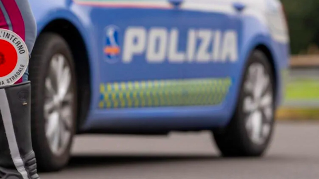 Incidente mortale sull'A1, travolge pedone e non si ferma: rintracciato a Roma
