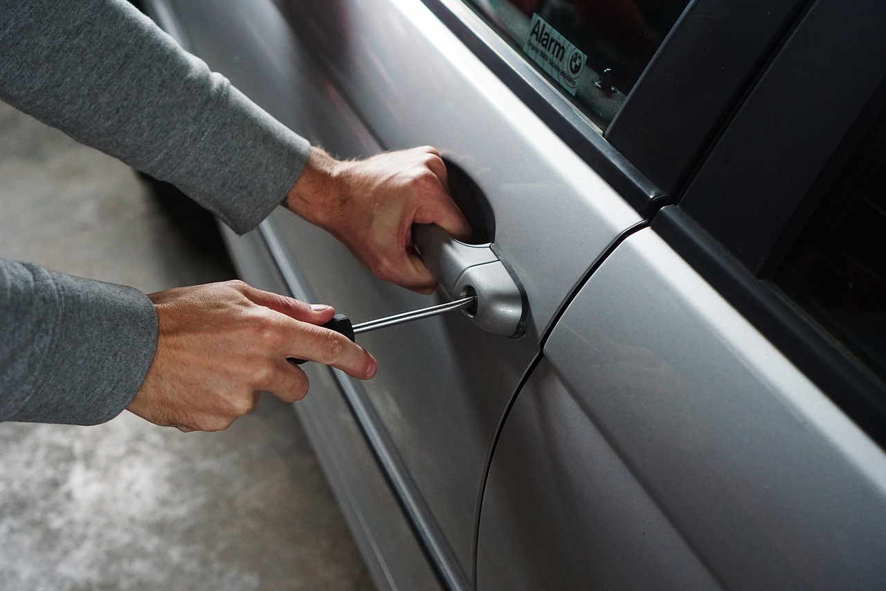 Esquilino, arrestato per furto auto: nel borsone trovata la refurtiva
