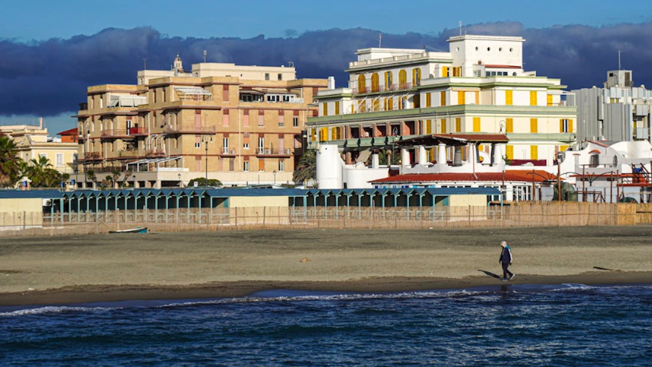 Concessioni balneari Ostia, Tar sospende "gara-ponte" e il Campidoglio va in appello