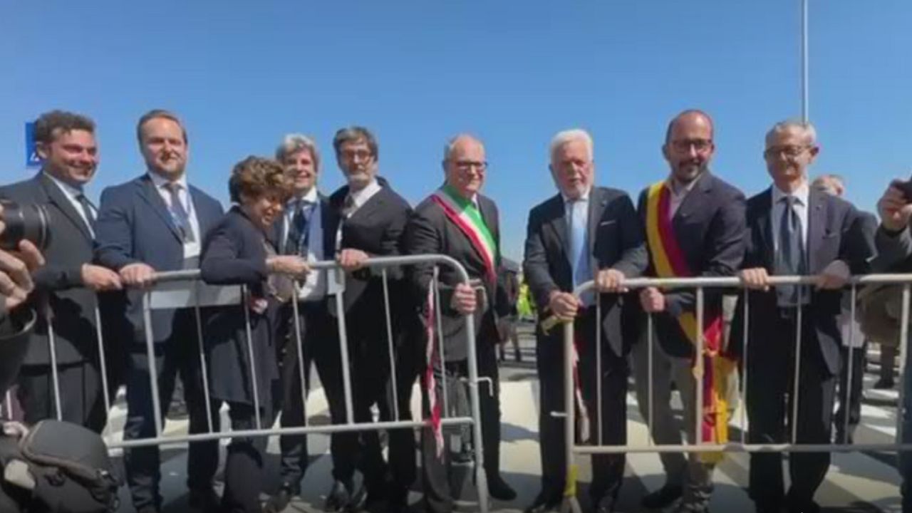 Riaperto il Ponte dell'Industria a Roma: i commenti della politica