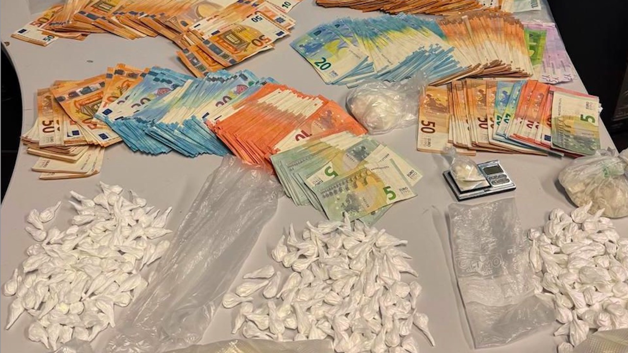 Tor Bella Monaca, usavano l'ascensore per nascondere la droga: due arresti