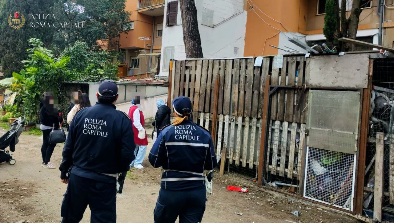 Censimento in ex scuola occupata alla Magliana, 108 nuclei familiari con 68 minori