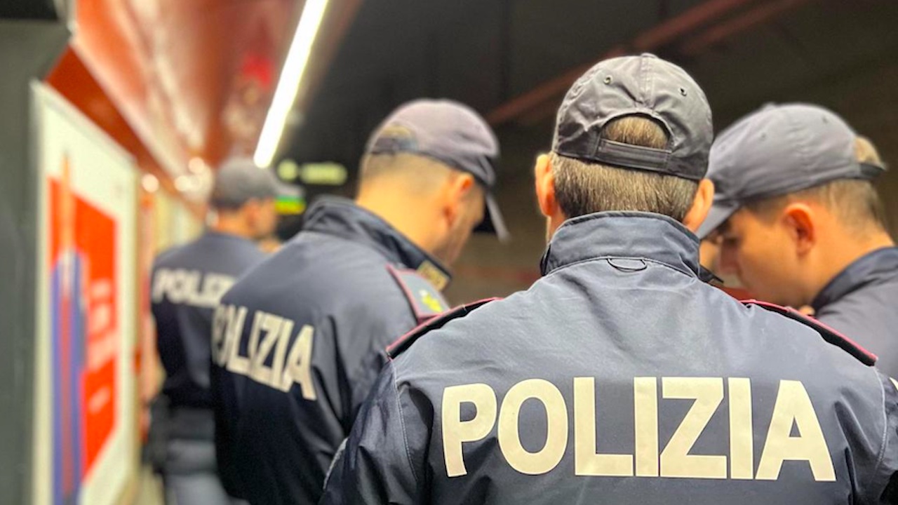 Roma, punta il portafogli dell'anziano turista ma sulla metro c'è un agente: bloccato