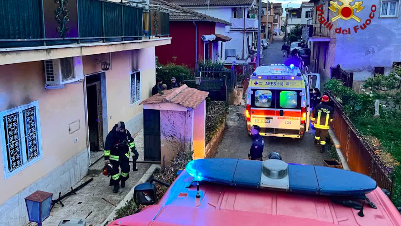 Incendio in casa alle porte di Roma: morto carbonizzato 69enne, in salvo la figlia