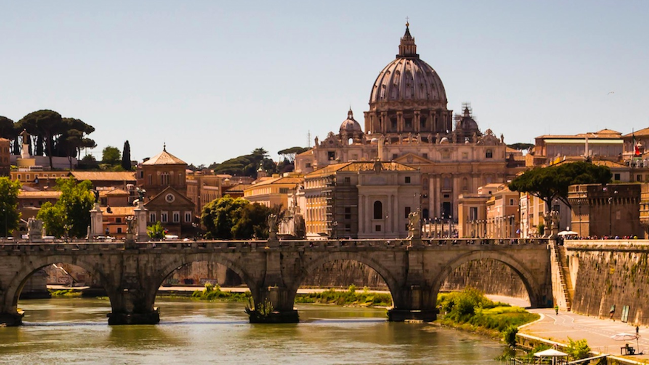 San Pietro, migliaia di giovani in piazza per la messa dei Novendiali