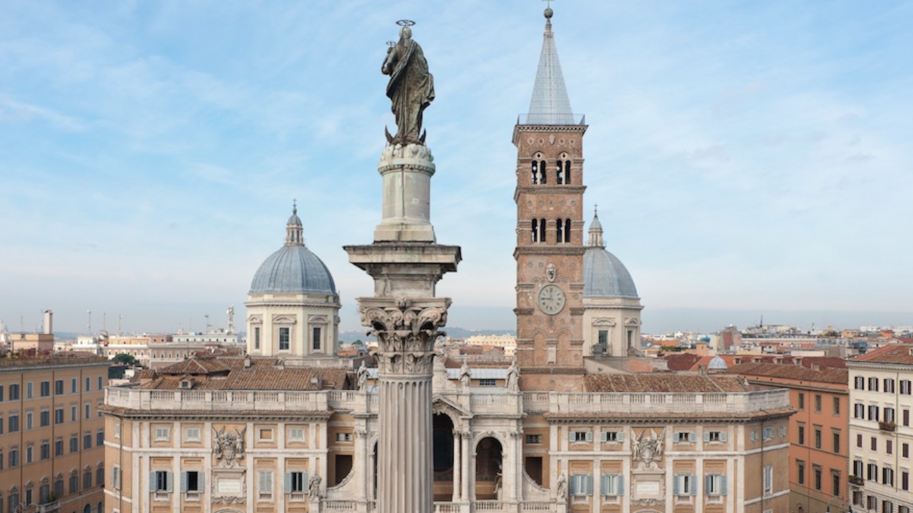 Santa Maria Maggiore, centinaia in fila per rendere omaggio a Papa Francesco