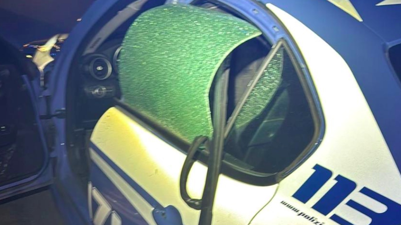 Fast & Furious a Tor Bella Monaca: si schiantano contro un'auto e danneggiano volante
