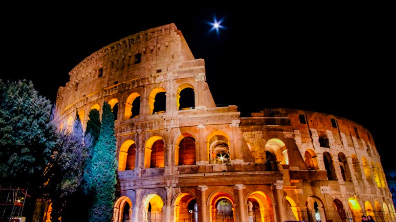 Via Crucis 2025 a Roma, data, orari e programma dell’evento al Colosseo con Papa Francesco