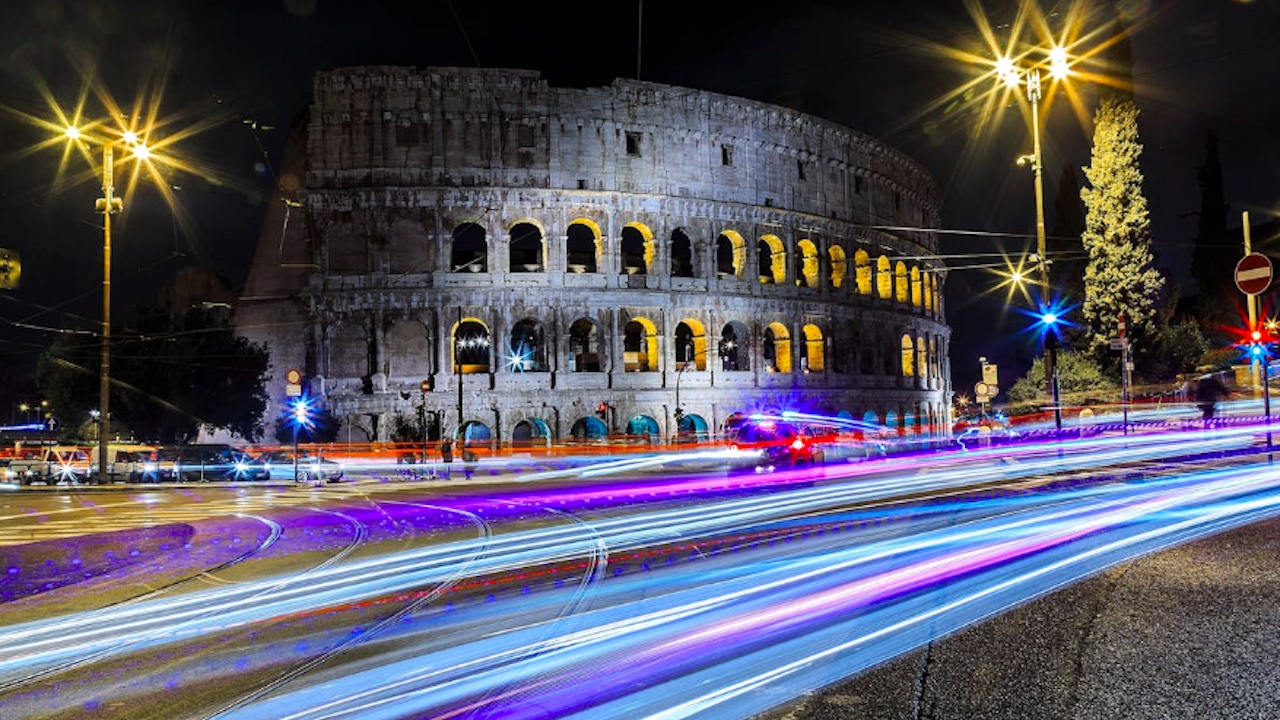 Più luce su strade e monumenti: a Roma parte il piano illuminazione da 65 milioni