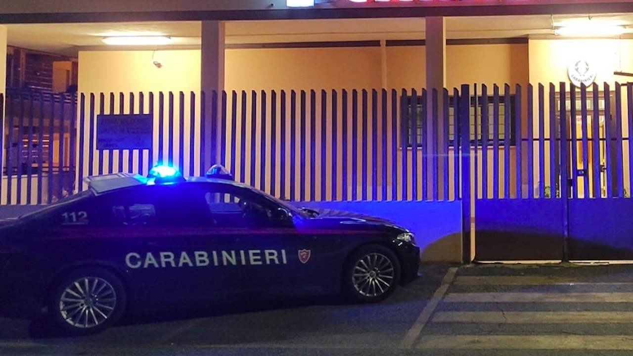 Nettuno, panetti di hashish al posto dei piatti nella lavastoviglie: in manette coppia di pusher