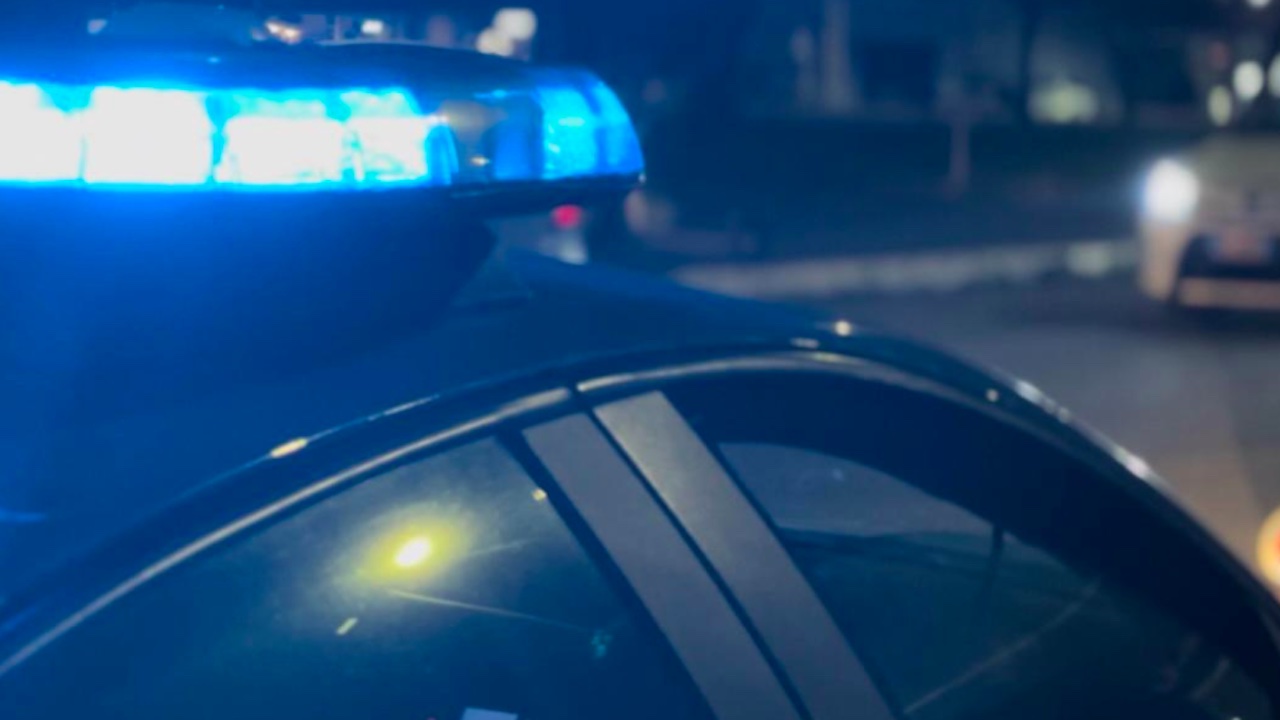 Nettuno, auto in fuga si schianta su un palo: morto 38enne. Trovati 25 kg di cocaina